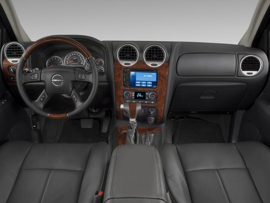  GMC Envoy Denali 2005 года  (фото 2 из 12)